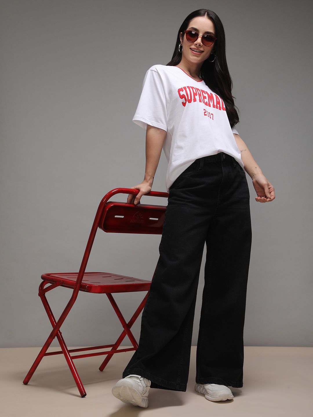 Dillinger Women Lengan Pendek besar V-Neck Printed Tshirt