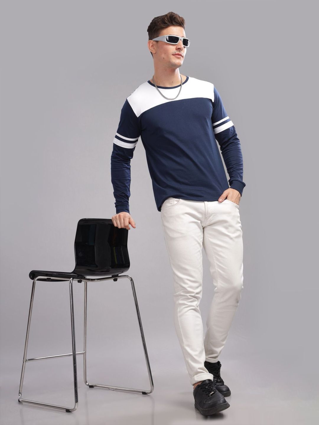 ADRO Men Colourblocked Round Neck T-shirt