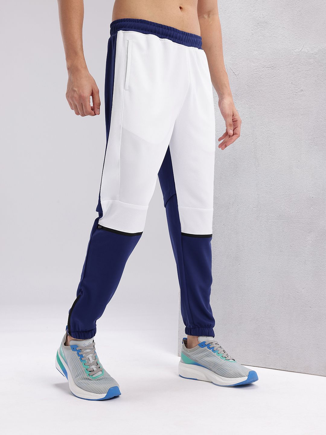 HRX by Hrithik Roshan Men Colourblocked Rapid-Dry Running Joggers