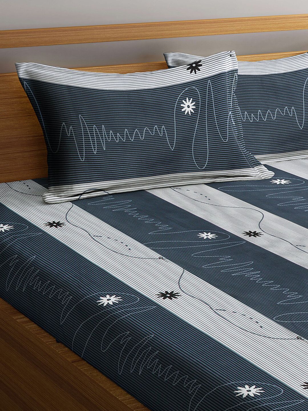 KLOTTHE Blue 300 TC Striped Cotton Blend Double King Bed Sheet with 2 Pillow Covers