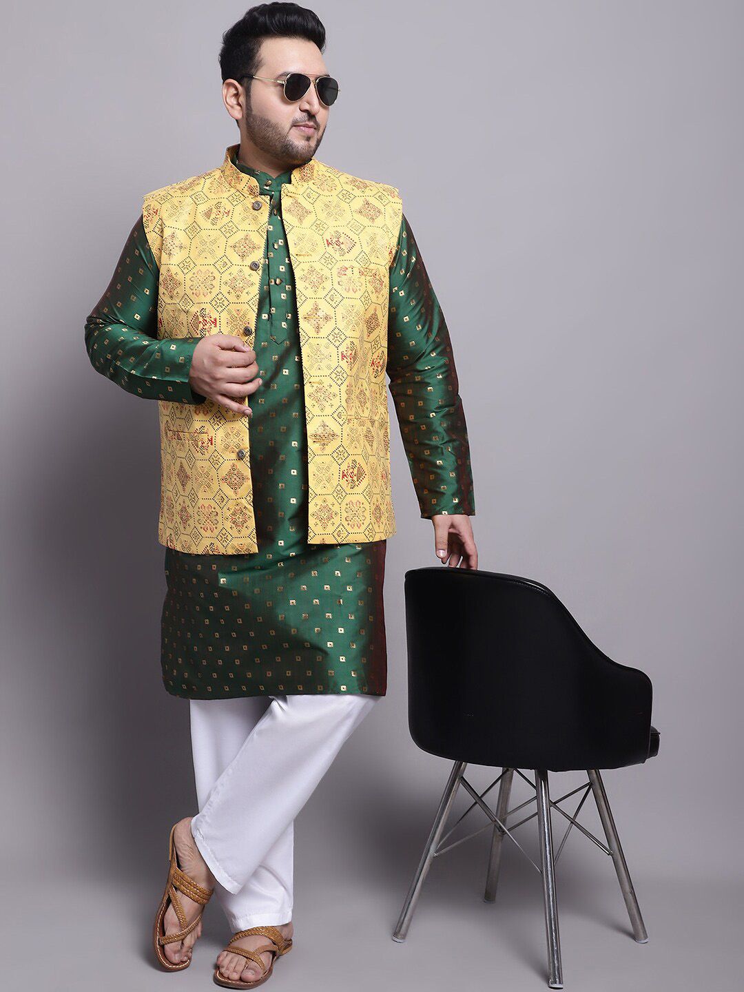 SOJANYA PLUS Geometric Woven Design Kurta With Pyjamas & Nehru Jacket