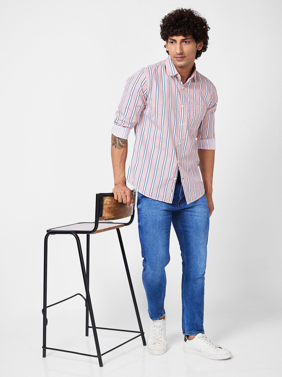SPYKAR Slim Fit Vertical Striped Casual Shirt