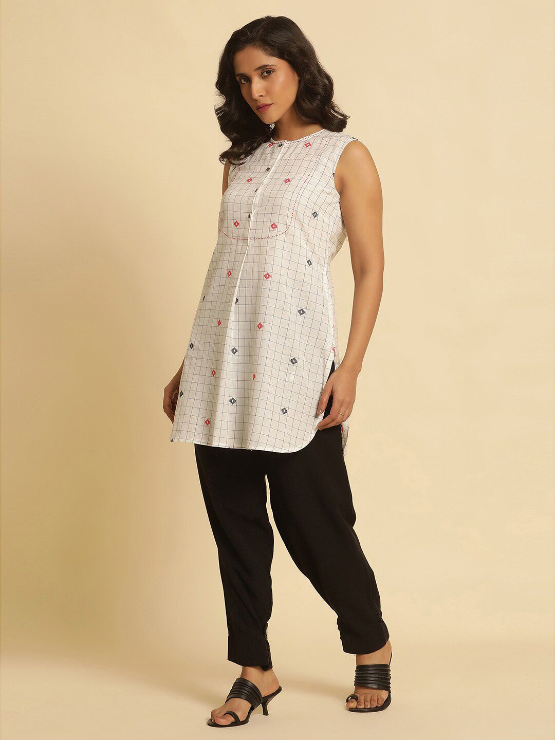 W Checked Sleeveless Pure Cotton Straight Kurti