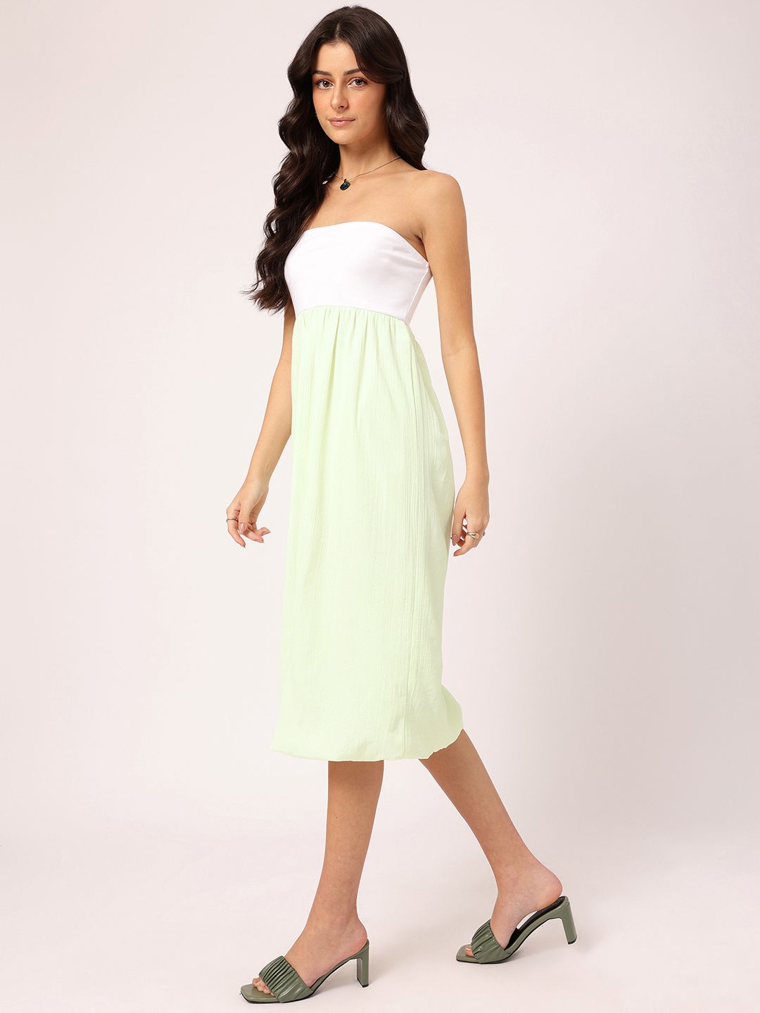 DressBerry Soft Grunge Glam Colourblocked Textured Strapless Balloon Dress