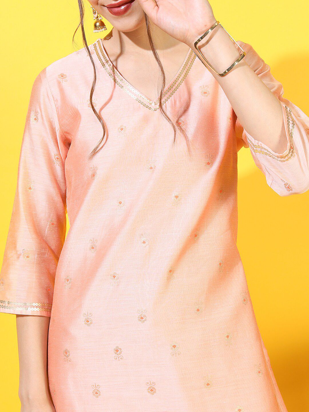 Vishudh Women Peach-Coloured Geometric Embroidered Kurta