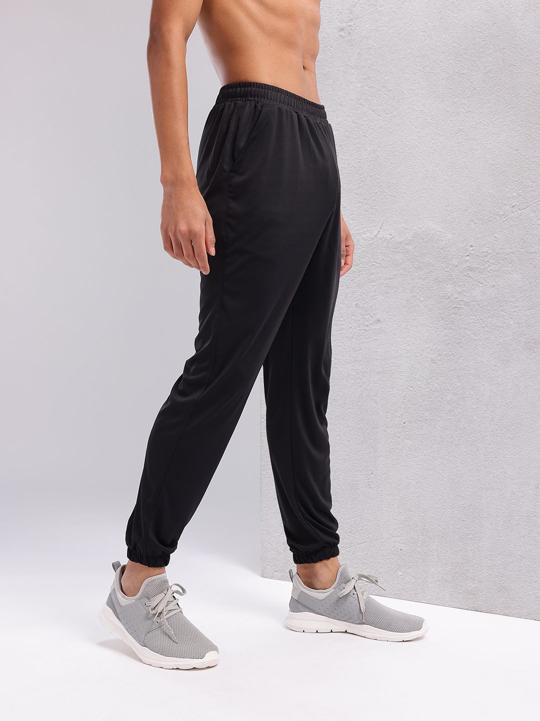 HRX by Hrithik Roshan Men Mid-Rise Rapid-Dry Training Joggers