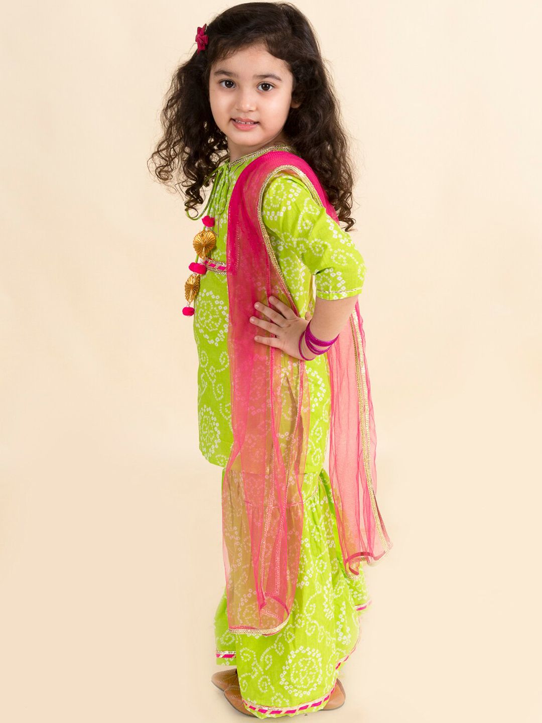 pspeaches Girls Green & Pink Bandhani Embroidered Pure Cotton Kurta With Sharara & Dupatta