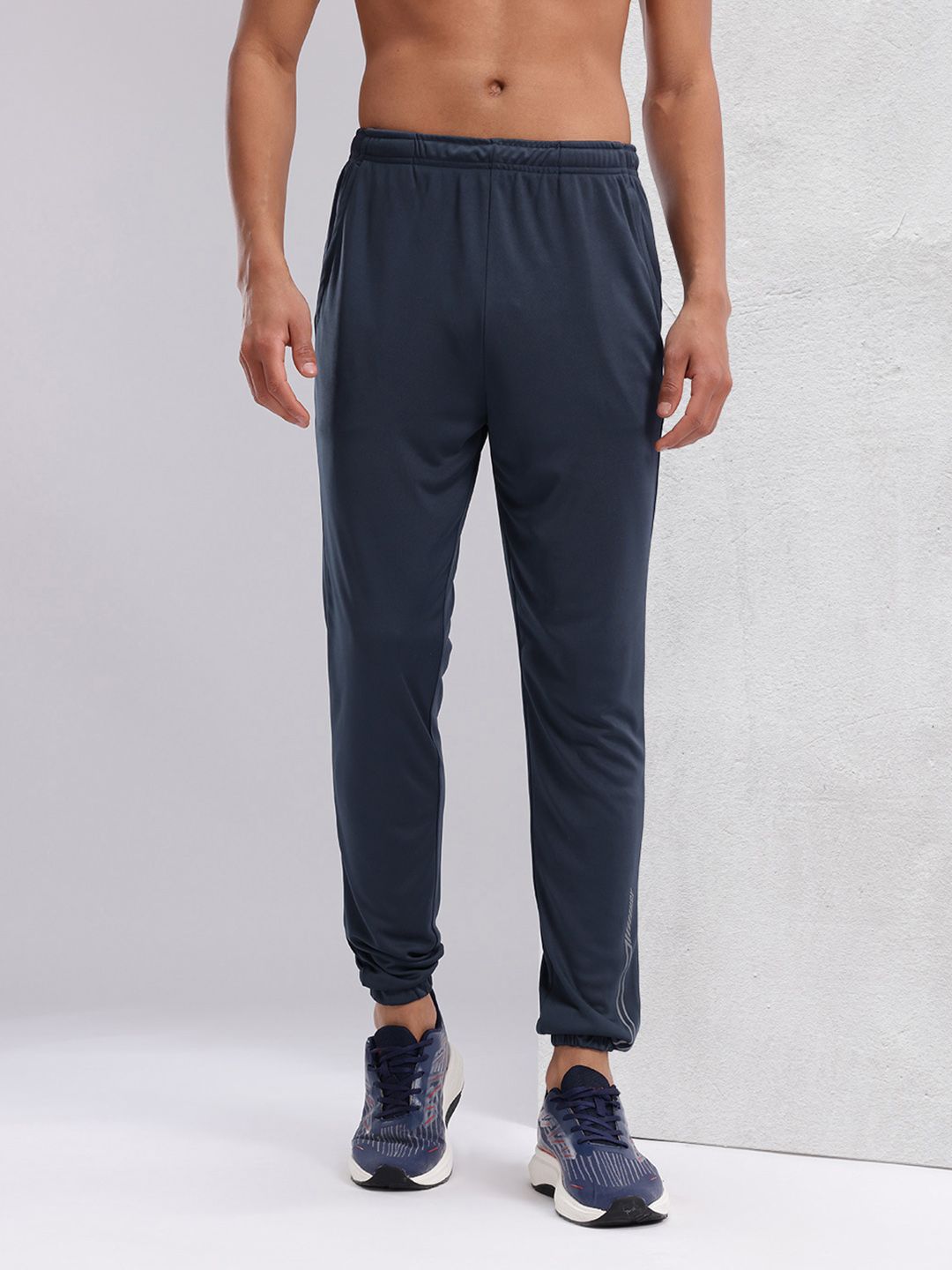 HRX by Hrithik Roshan Men Rapid-Dry Training Joggers With Reflective Detail