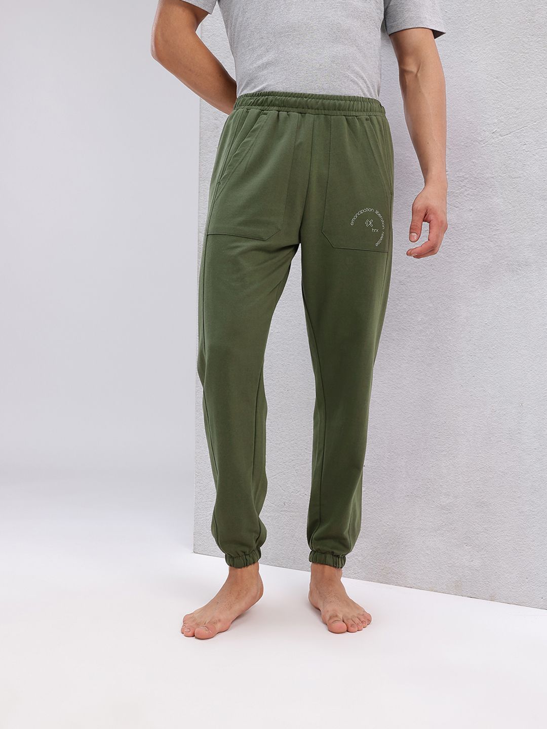 HRX by Hrithik Roshan Men Typography print Detail Mid-Rise Yoga Joggers