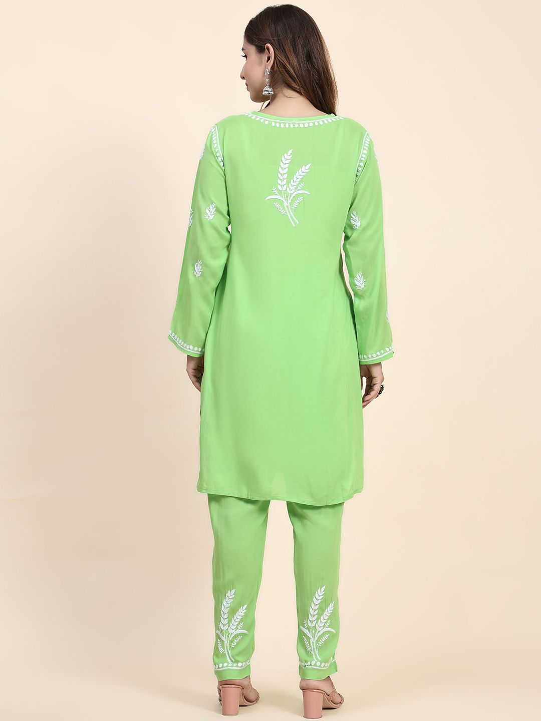 HOUSE OF KARI Floral Embroidered Chikankari Pure Cotton Straight Kurta With Trousers