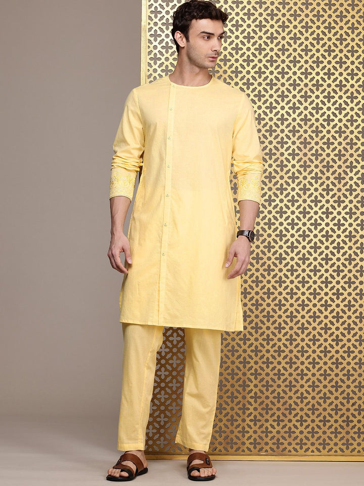 House of Pataudi Men Pure Cotton Jashn Kurta with Trousers