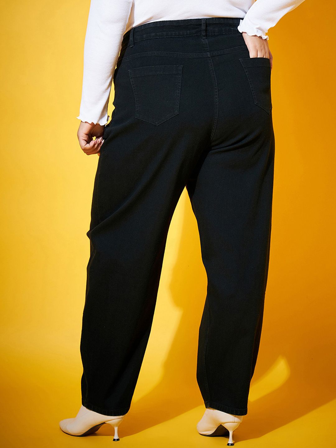 SASSAFRAS Curve Women Black Mid-Rise Comfort Clean Look Stretchable Jeans