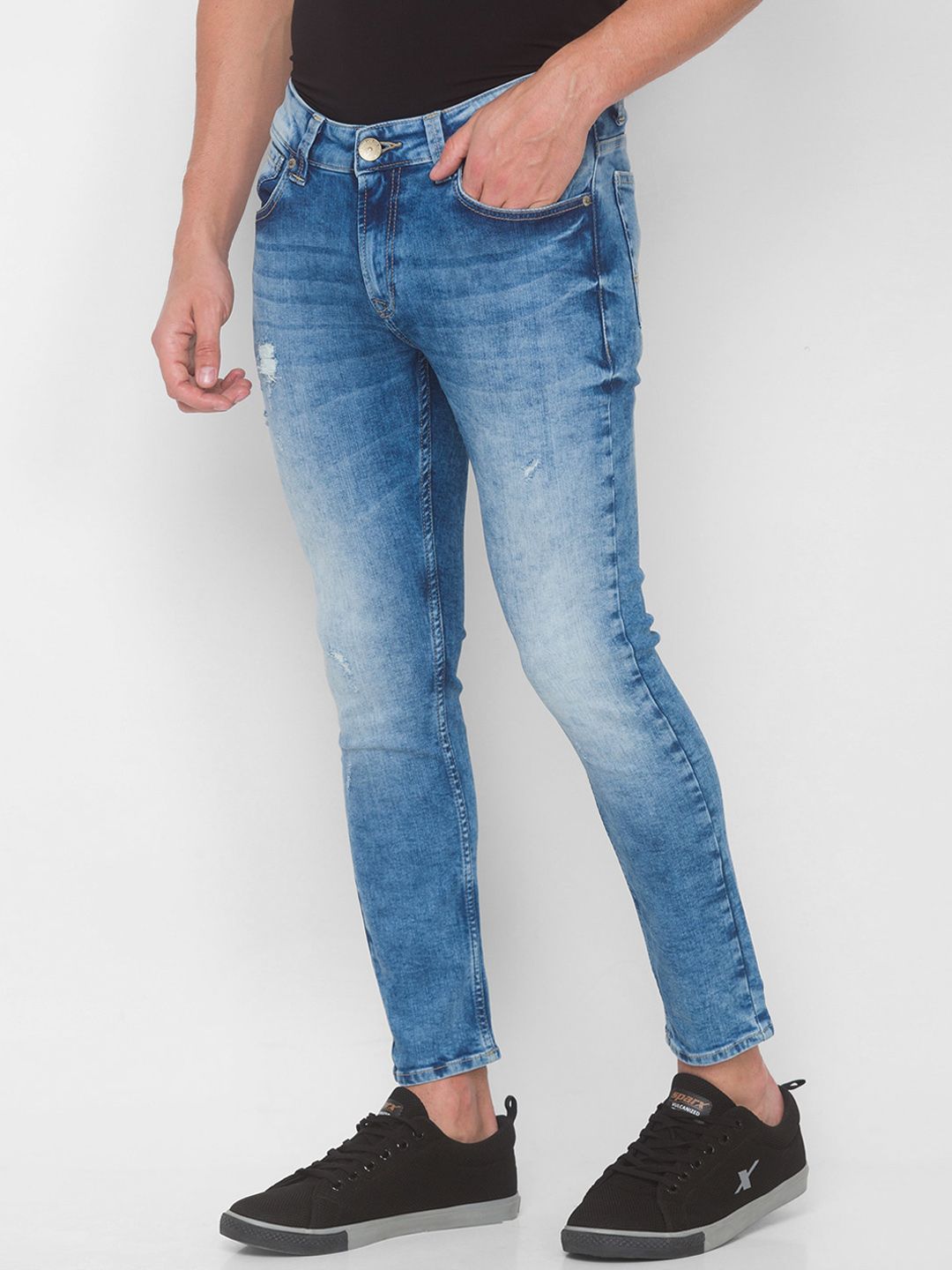 Spykar Men Blue Slim sesuai dengan seluar jeans pudar berat yang agak tertekan