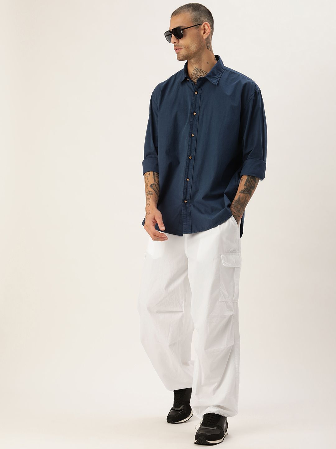 Bene Kleed Men White Parachute Fit Cotton Cargos Trousers