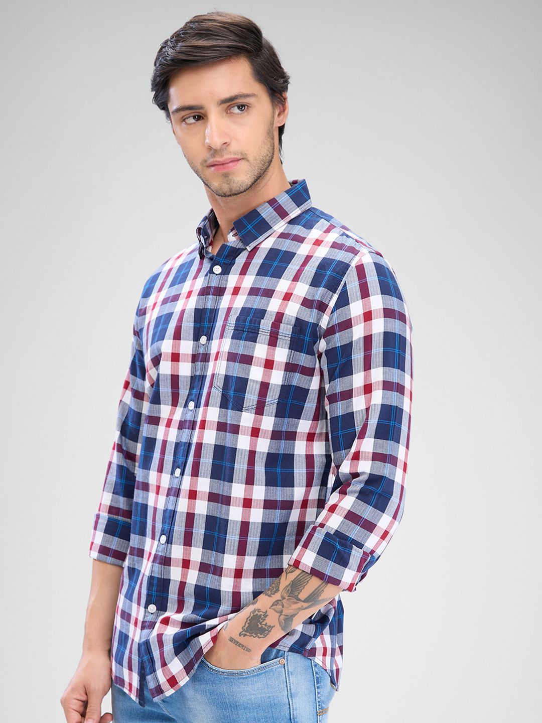SPYKAR Men Slim Fit Opaque Checked Spread Collar Casual Shirt