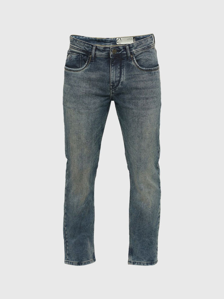 Menjadi lelaki manusia bootcut bersih kelihatan jeans pudar berat