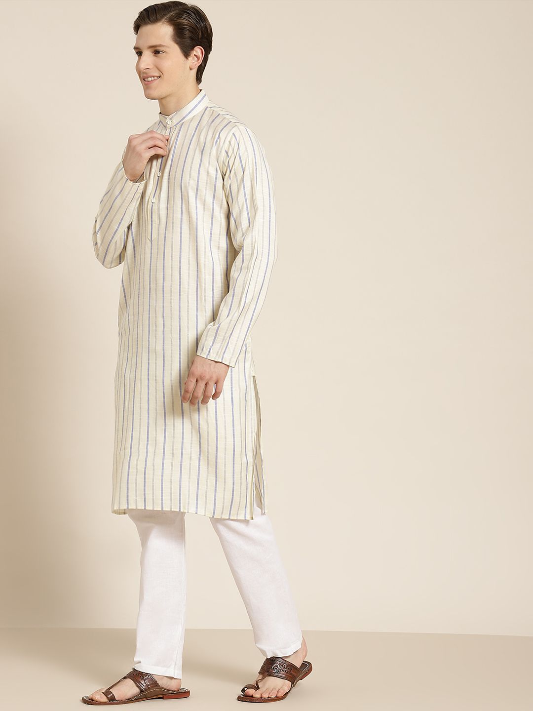 SOJANYA Men Cream-Coloured & Blue Pure Cotton Striped Kurta