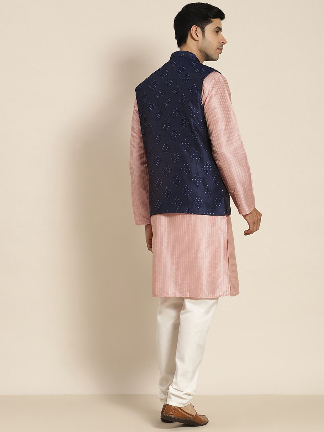 SOJANYA Kurta Rekaan Tenunan Lelaki dengan Churidar dengan Jaket Nehru