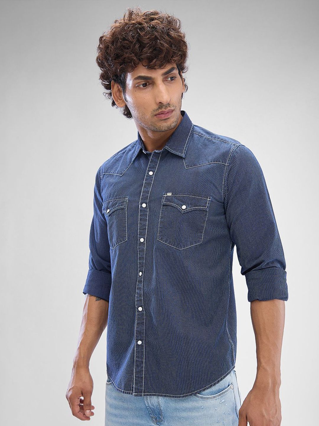 SPYKAR Men Striped Pocket Detailing Indigo Slim Fit Casual Shirt