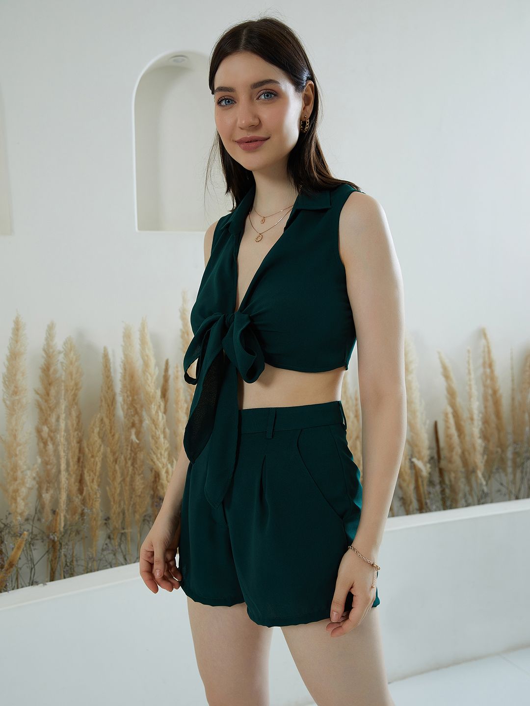 Berrylush Women Solid Sleeveless Top with Shorts