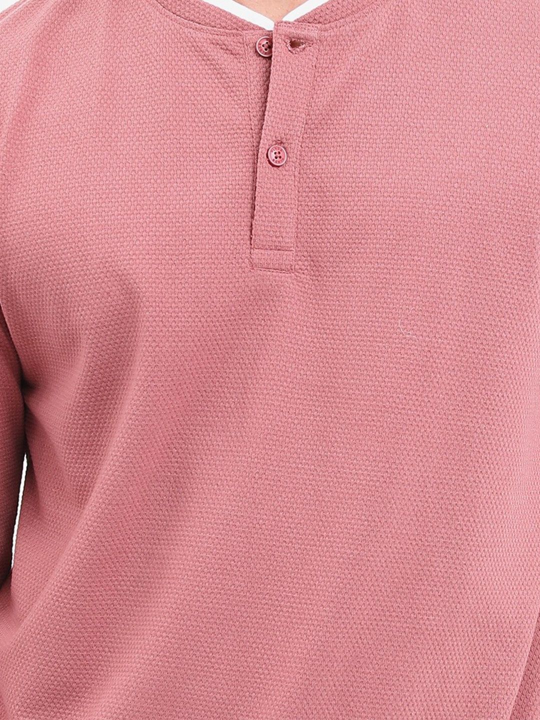 Highlander Men Henley Neck Popcorn berstruktur T-Shirt Fit Biasa