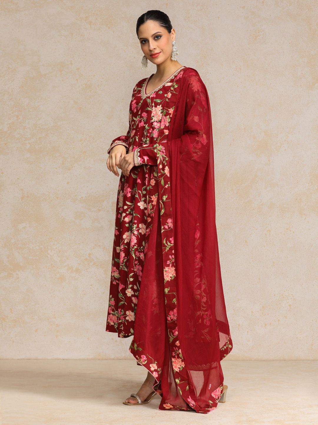 Varanga Women Floral Printed Regular Beads and Stones Pure Cotton Kurta with Trousers & With Dupatta