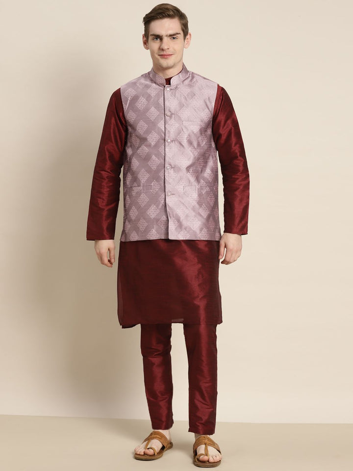 SOJANYA Men Solid Kurta with Churidar