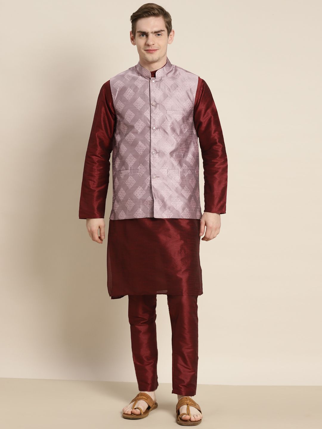 SOJANYA Men Solid Kurta with Churidar