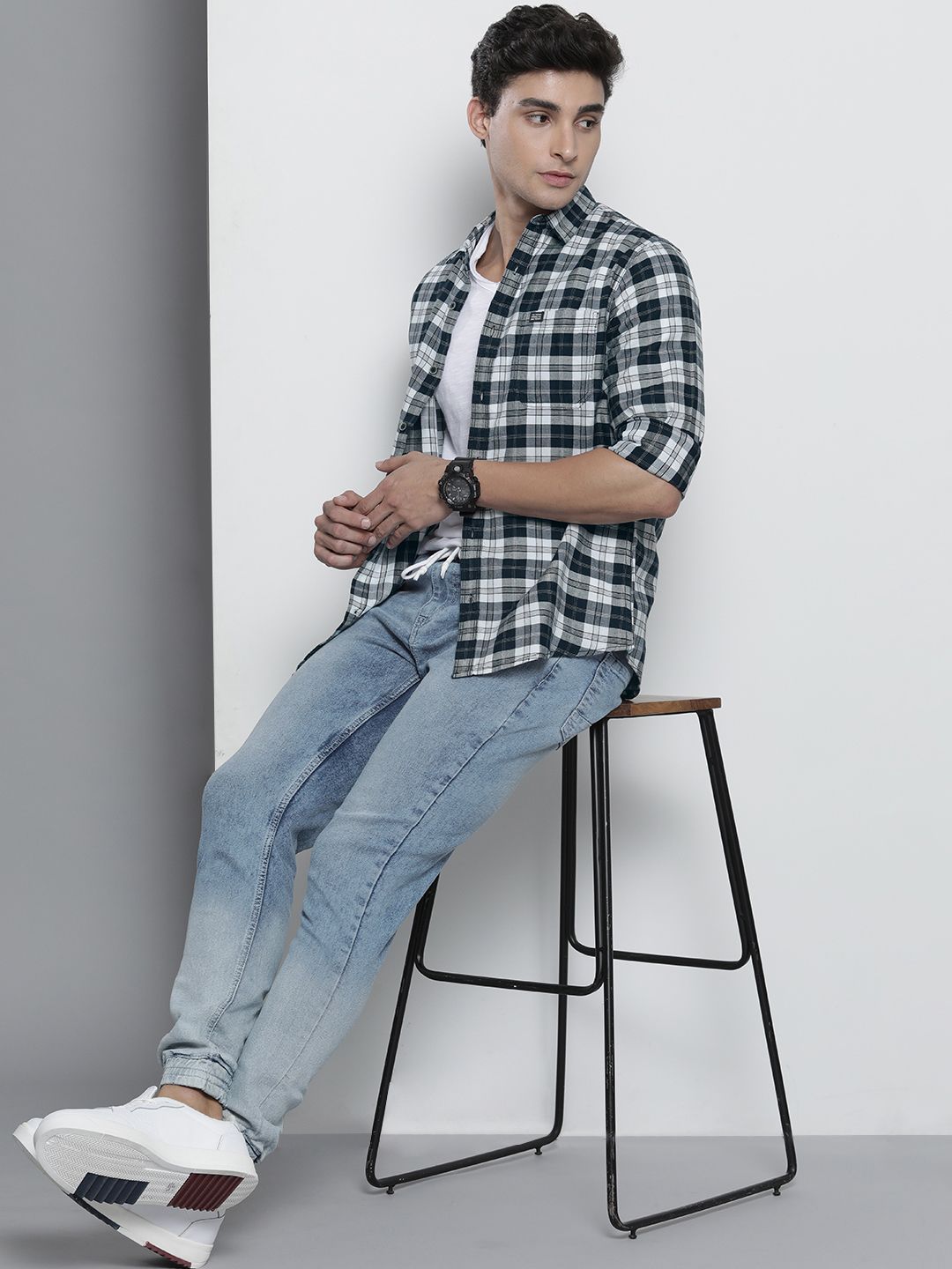 The Indian Garage Co Men Navy Blue & Off-White Checked Cotton Casual Shirt