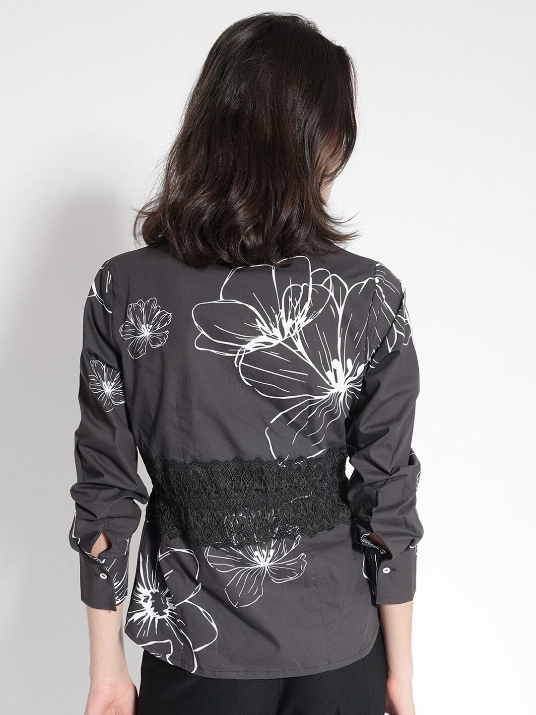 RAREISM Floral Printed Three-Quarter Sleeves V-Neck Cotton Top