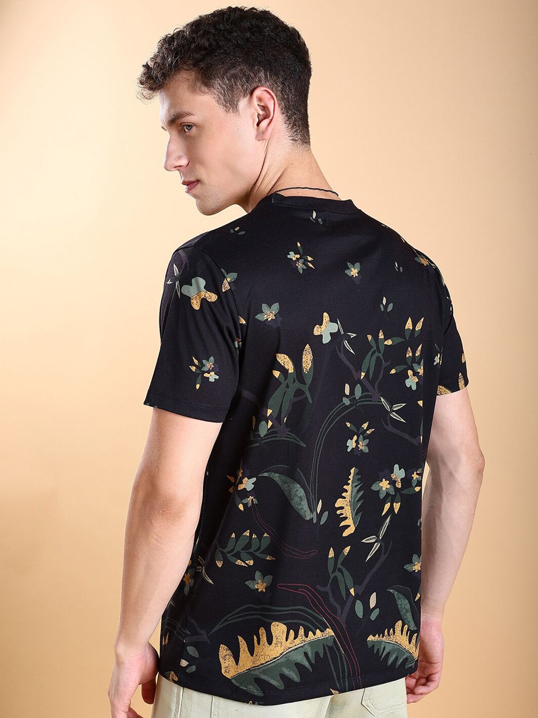 HIGHLANDER Men Black Printed Extended Sleeves Pockets Slim Fit T-shirt