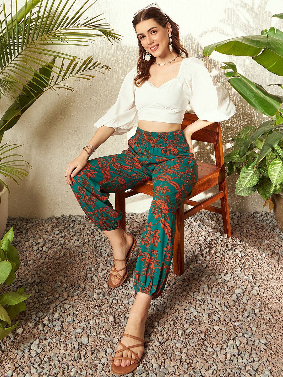 Berrylush Women Floral Printed Relaxed Straight Leg High-Rise Trousers