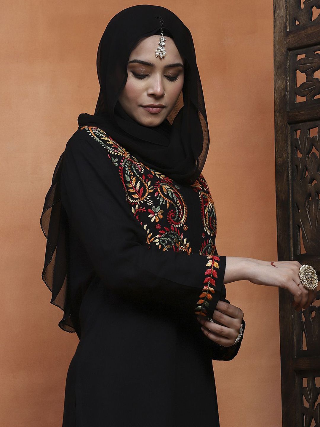 House of Chikankari Women Black Rayon Chikankari Embroidered Kurta Set