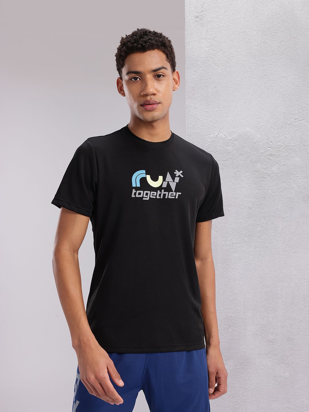 HRX oleh koleksi pasangan Hrithik Roshan dicetak dengan cepat-kering t-shirt