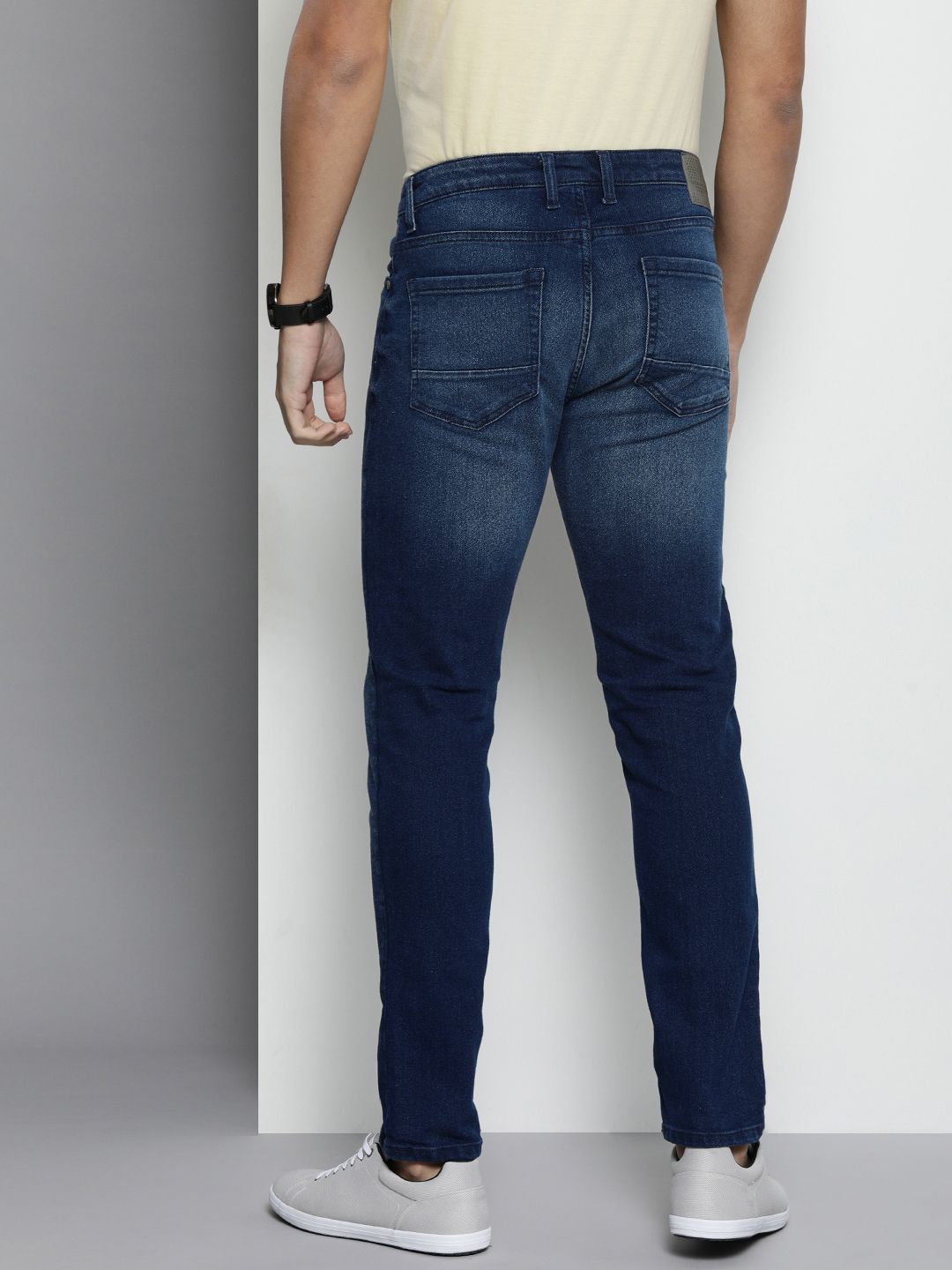 The Indian Garage Co Men Slim Fit Light Fade Stretchable Jeans
