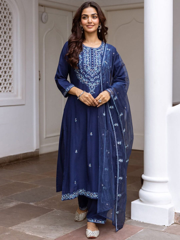 Indo Era Women Floral Embroidered Regular Thread Work Kurta with Trousers & With Dupatta