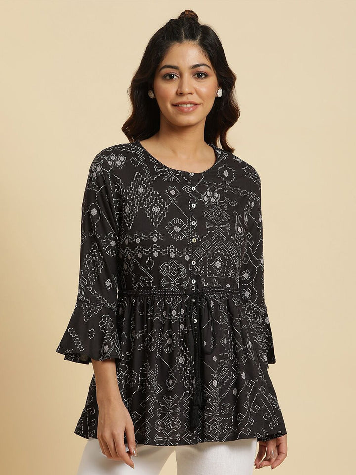 W  Floral Printed Round Neck Regular Top