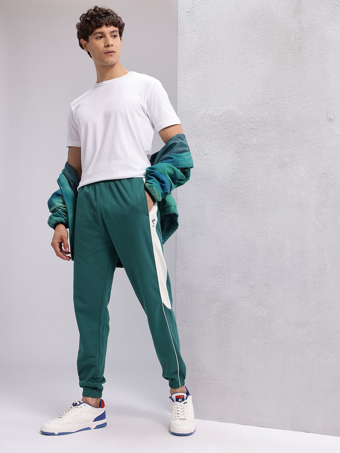 HRX by Hrithik Roshan Men Contrast Side Panel Lifestyle Track Pants