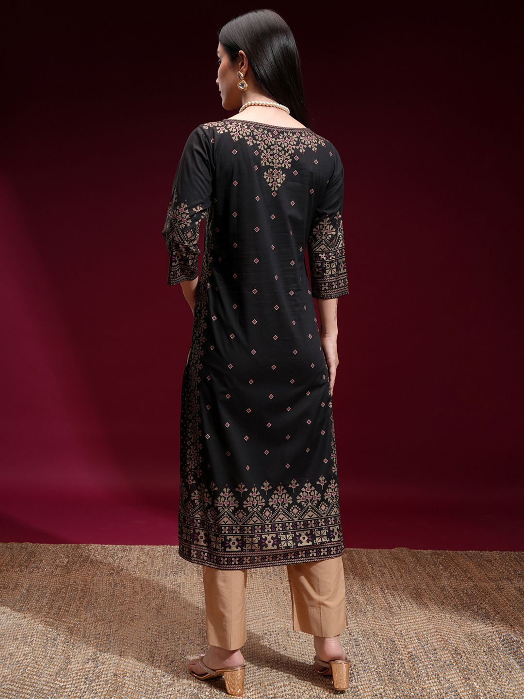 Vishudh Women Black & Golden Printed Straight Kurta