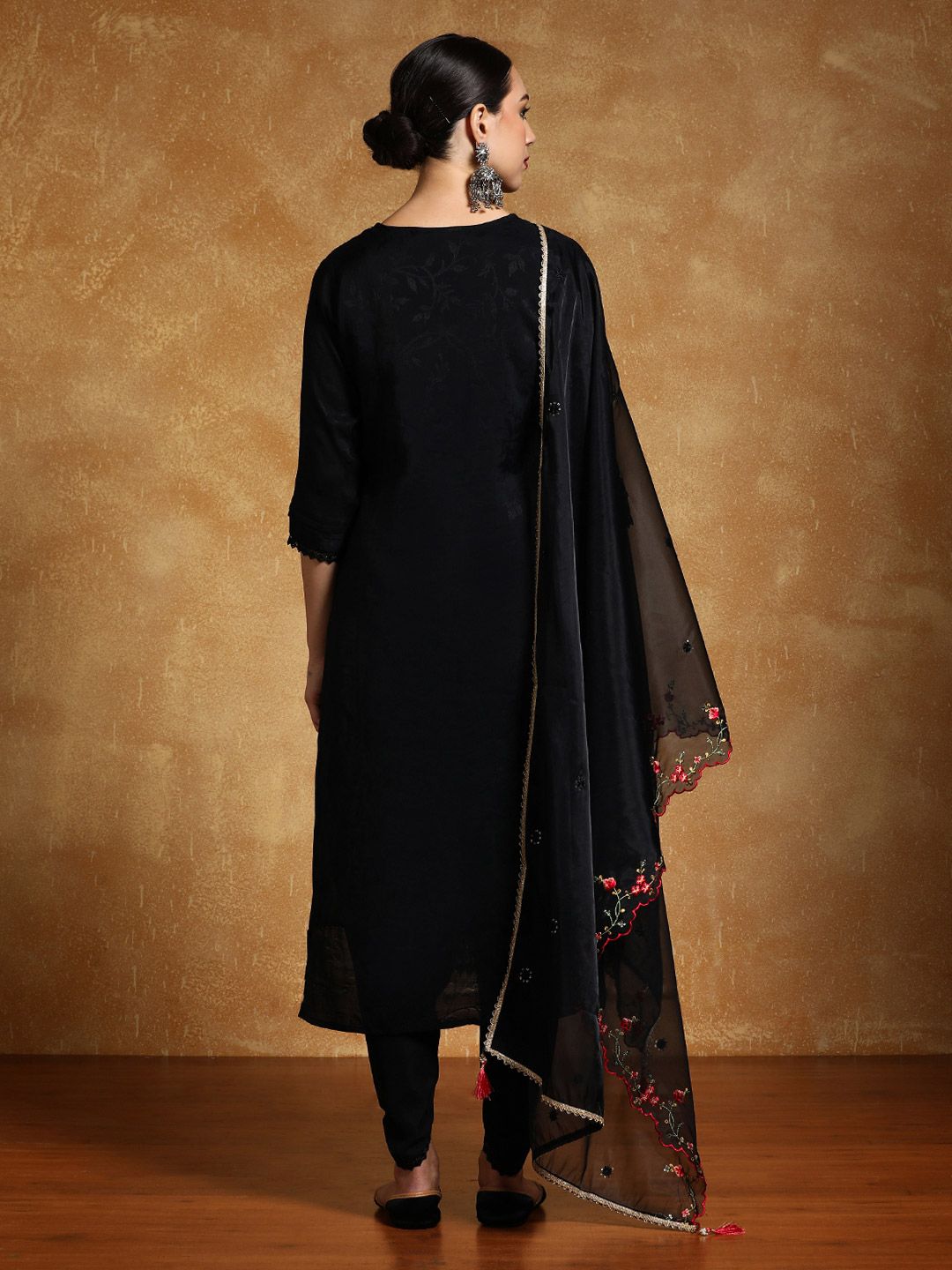 Varanga Women Floral Yoke Design Regular Kurta with Trousers & With Dupatta