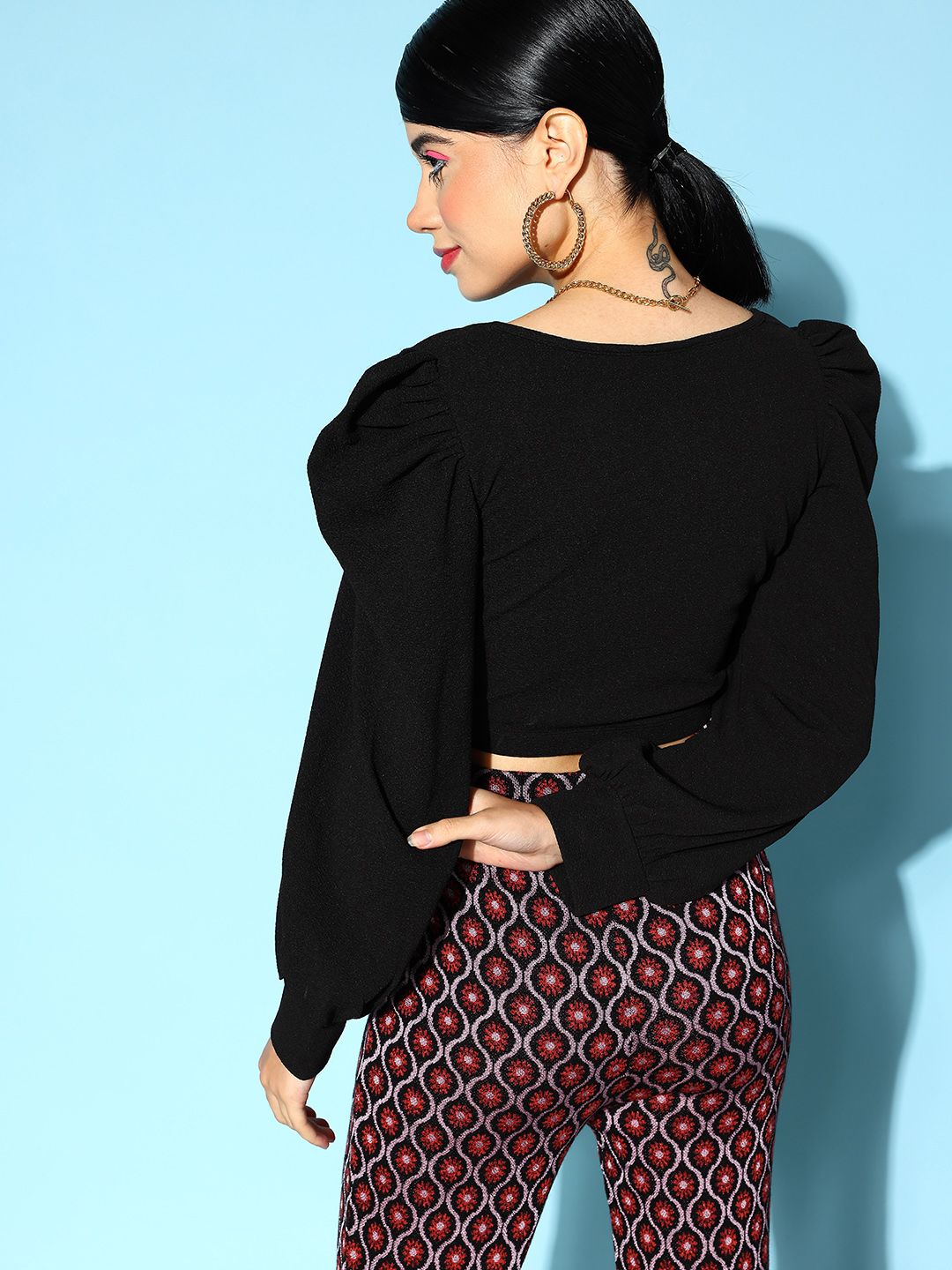 Berrylush Black Sweetheart Neck Bishop Sleeves Crepe Crop Top