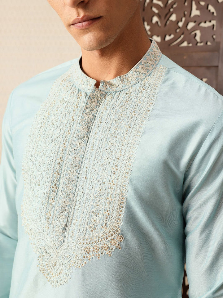 Rumah Motif Etnik Pataudi bersulam Jashn Kurta