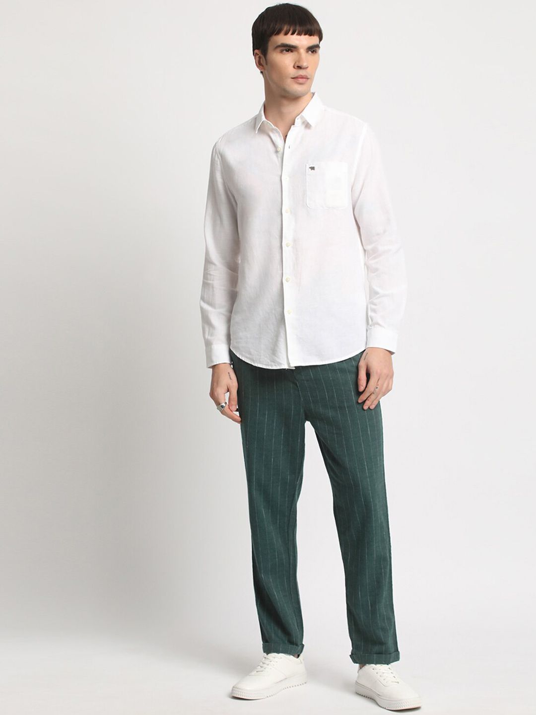 THE BEAR HOUSE Men Striped Tapered Fit Pleated Mid-Rise Trousers