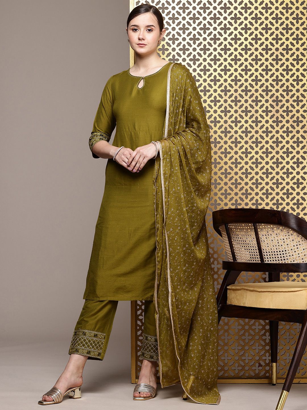 House of Pataudi Zari Work Regular Jashn Kurta With Trousers & With Dupatta