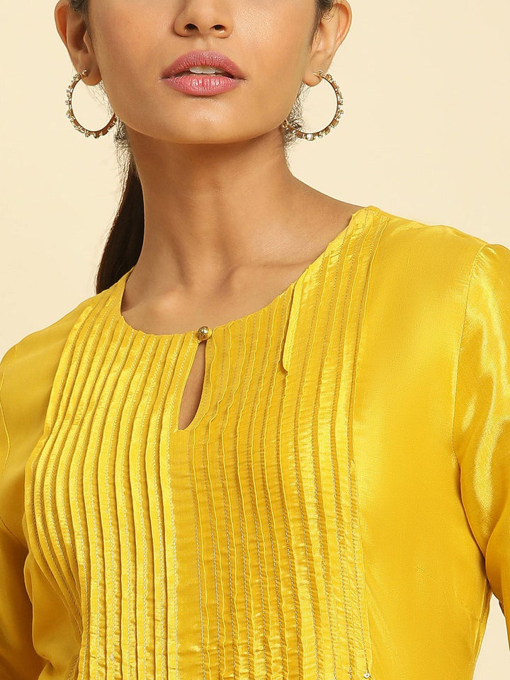 W  Keyhole Neck Thread Work Pleated A-Line Kurta