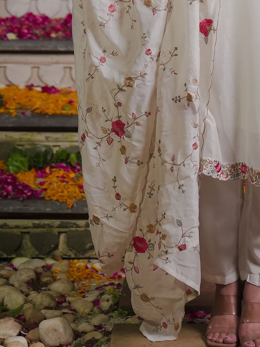 Indo Era Women Floral Embroidered Regular Thread Work Kurta with Trousers & With Dupatta