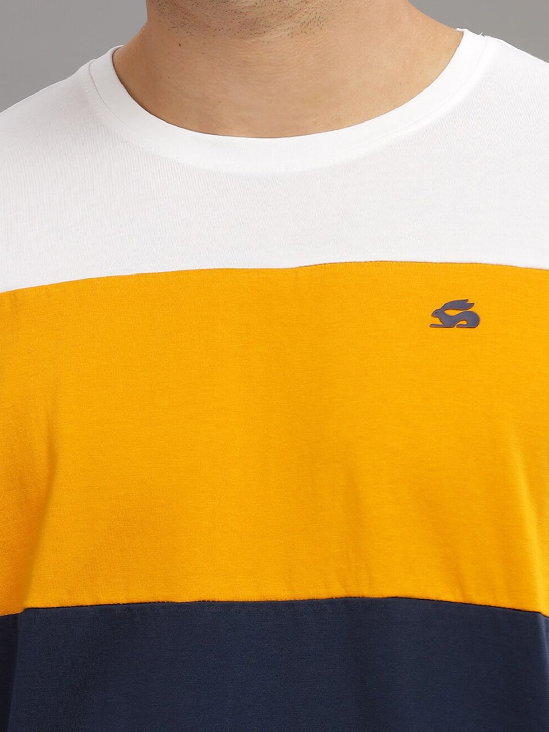 ADRO Colourblocked Regular Fit Cotton T-shirt