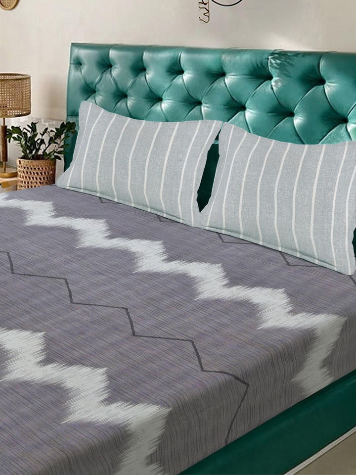 KLOTTHE Blue Geometric 300 TC King Bedsheet with 2 Pillow Covers