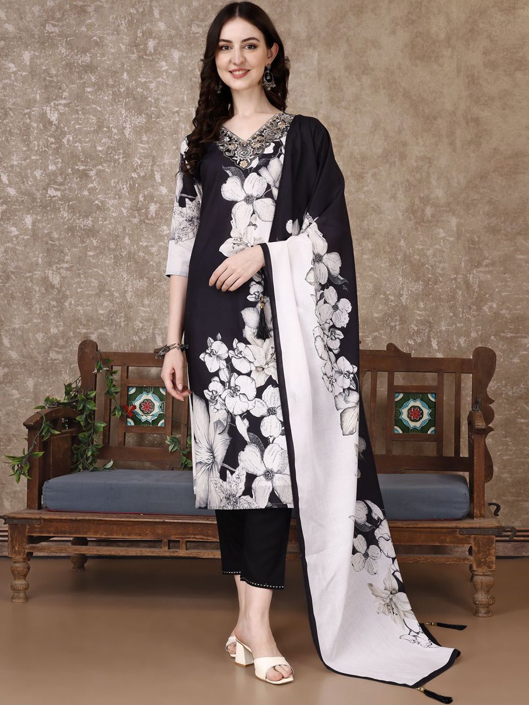 KALINI Women Floral Embroidered Regular Thread Work Kurta Trousers With Dupatta
