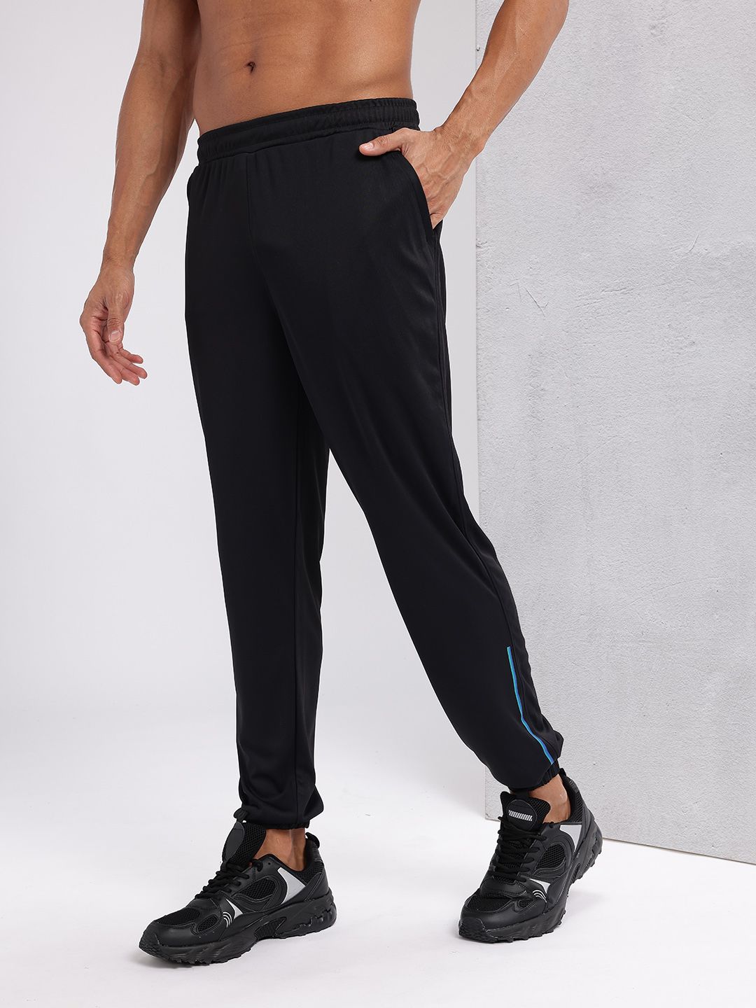 HRX by Hrithik Roshan Men Mid-Rise Rapid-Dry Training Joggers